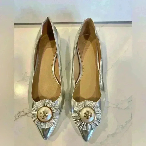 Tory Burch Silver Flats with Custom Pearl Logo with Gold Trim design (Size 5) - Picture 8 of 8